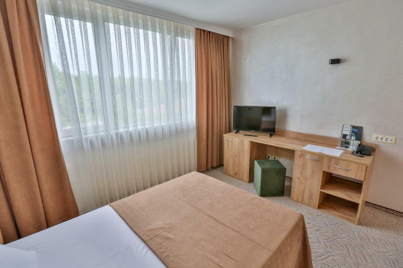 Terra Europe Brontes Hotel Targovishte  Exterior photo