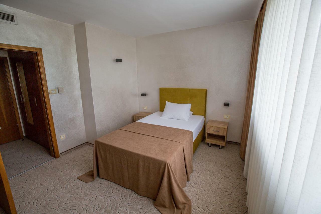 Terra Europe Brontes Hotel Targovishte  Exterior photo