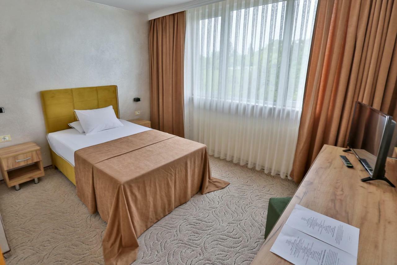 Terra Europe Brontes Hotel Targovishte  Exterior photo